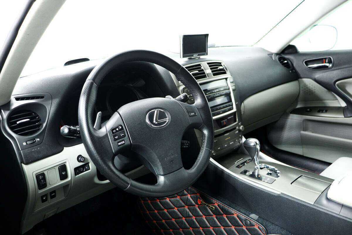 Lexus IS с пробегом — 2006 год. Фото: #12
