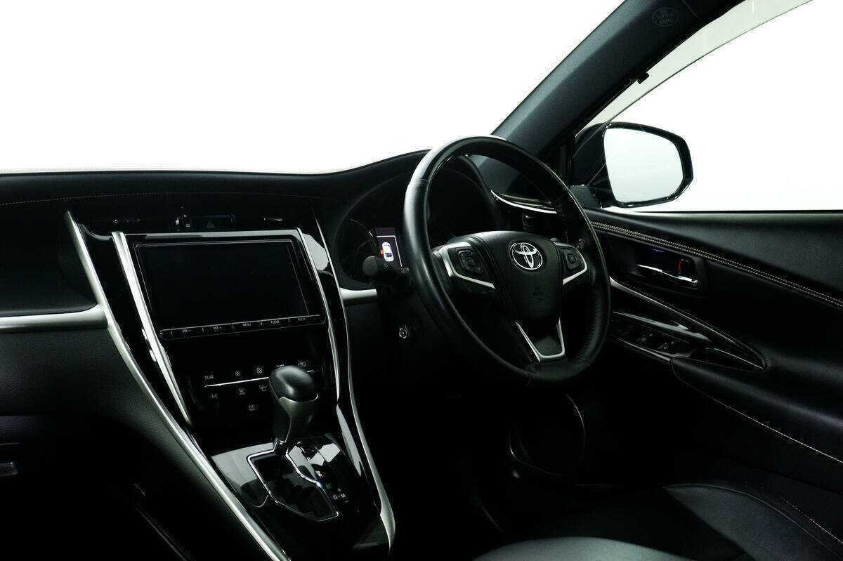 Toyota Harrier с пробегом — 2019 год. Фото: #12