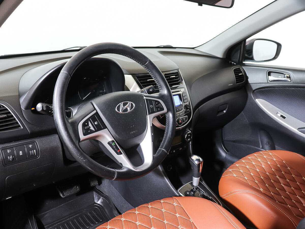Hyundai Solaris с пробегом — 2011 год. Фото: #11