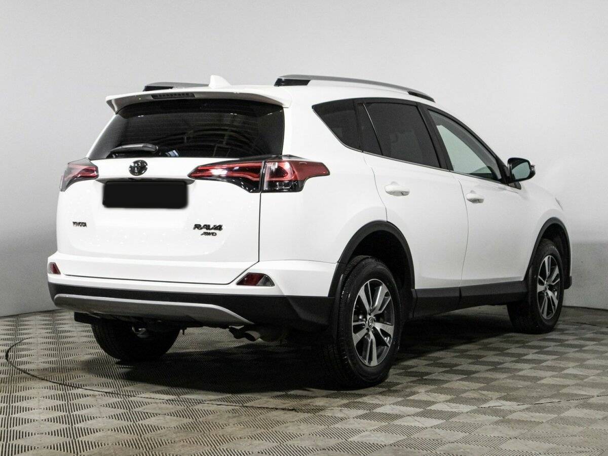 Toyota RAV4 с пробегом — 2019 год. Фото: #4