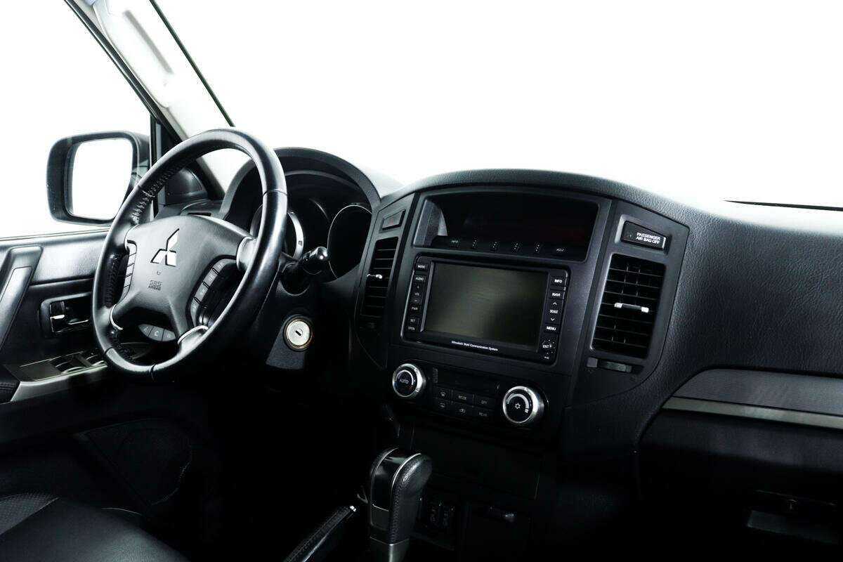 Mitsubishi Pajero с пробегом — 2011 год. Фото: #7