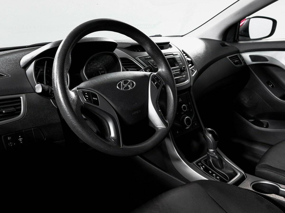 Hyundai Elantra с пробегом — 2015 год. Фото: #12