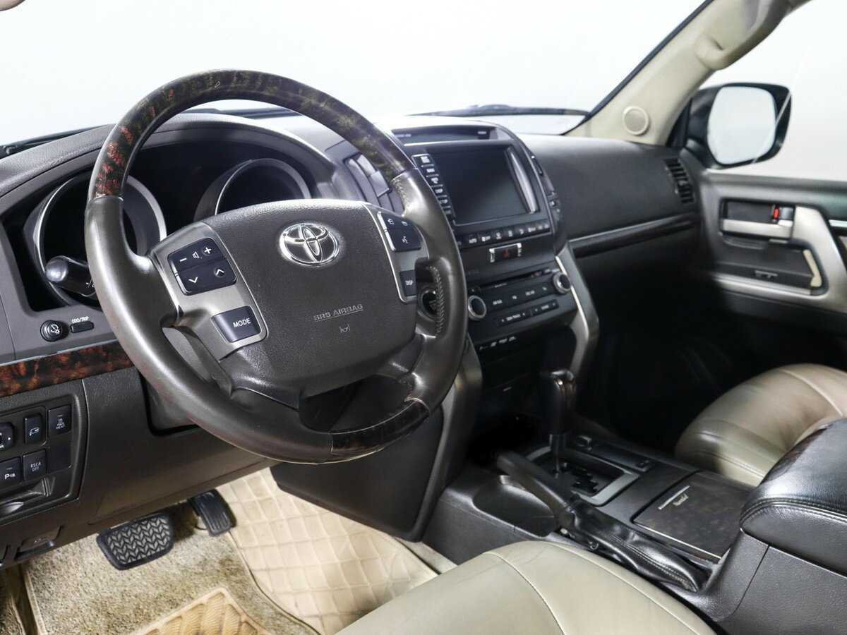 Toyota Land Cruiser с пробегом — 2011 год. Фото: #13