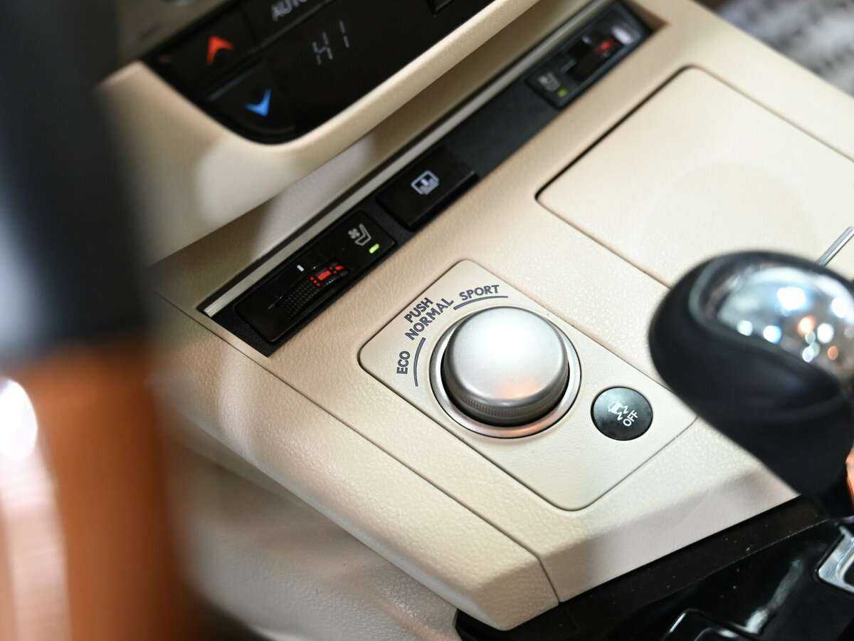 Lexus ES с пробегом — 2012 год. Фото: #10