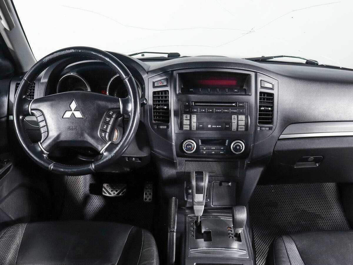 Mitsubishi Pajero с пробегом — 2011 год. Фото: #9