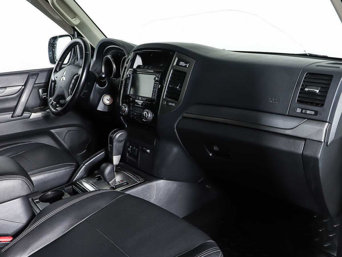 Mitsubishi Pajero с пробегом — 2014 год. Фото: #6