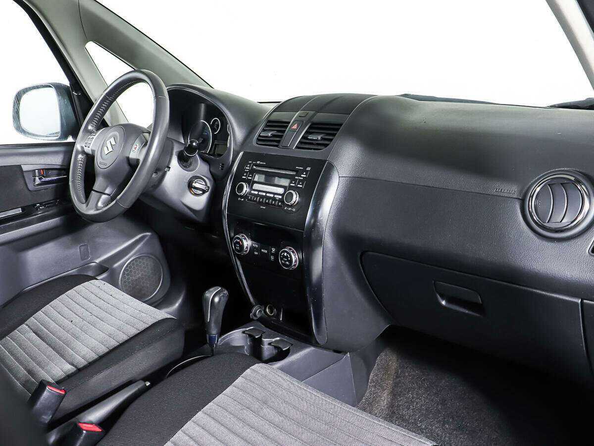 Suzuki SX4 с пробегом — 2010 год. Фото: #8