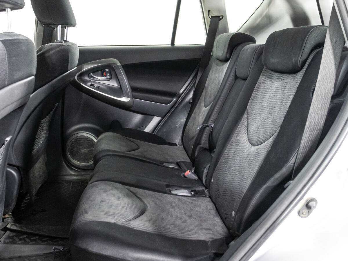 Toyota RAV4 с пробегом — 2012 год. Фото: #8