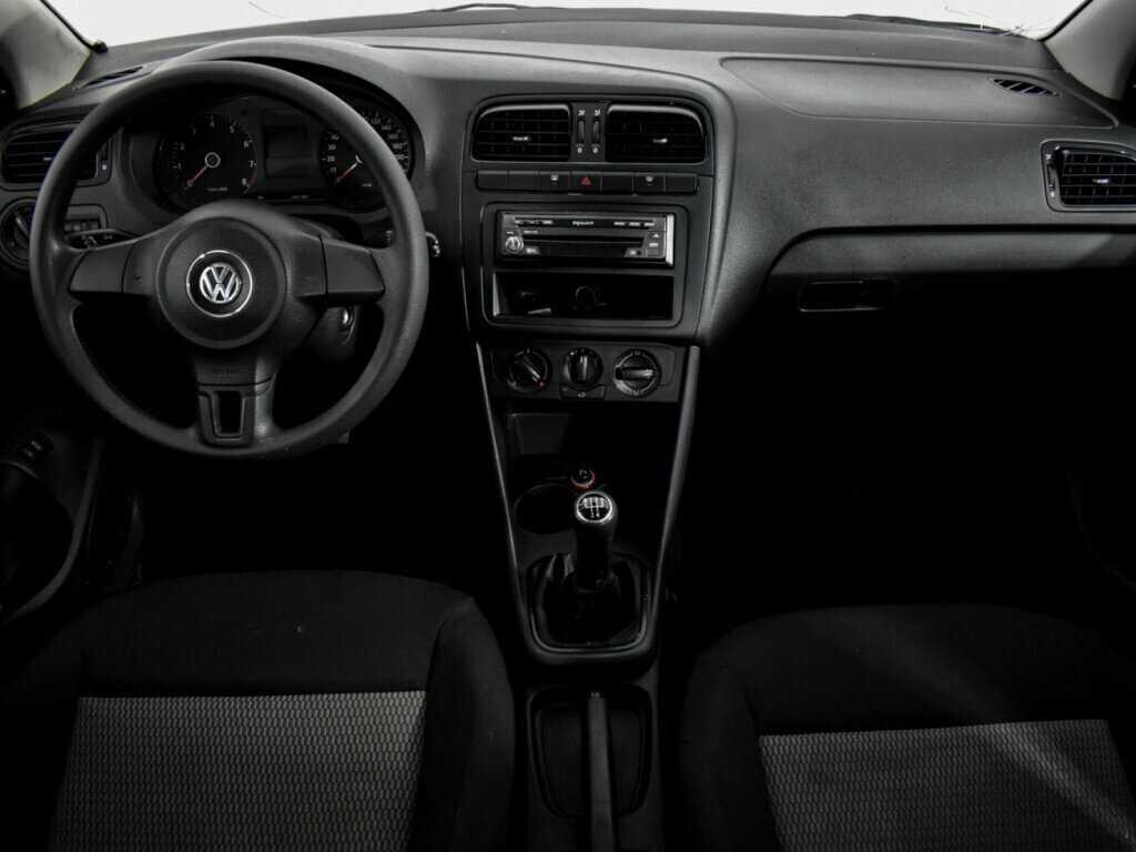 Volkswagen Polo с пробегом — 2011 год. Фото: #11