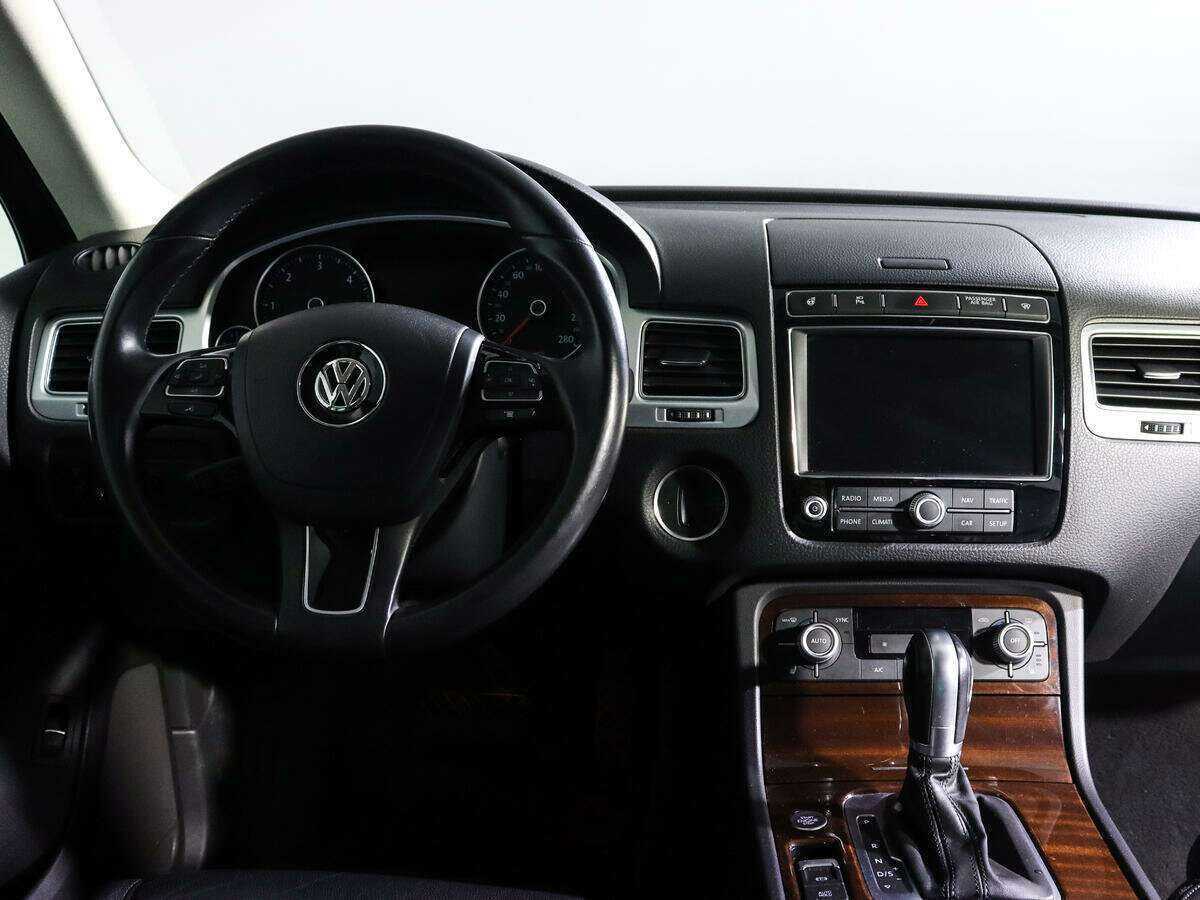 Volkswagen Touareg с пробегом — 2016 год. Фото: #11