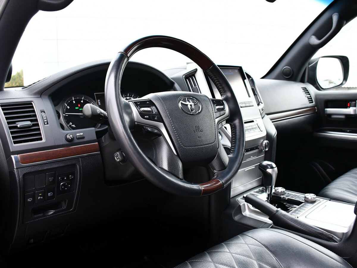 Toyota Land Cruiser с пробегом — 2017 год. Фото: #12
