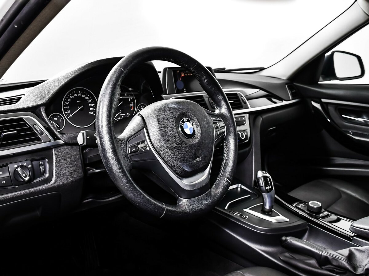 BMW 3 серии с пробегом — 2017 год. Фото: #12