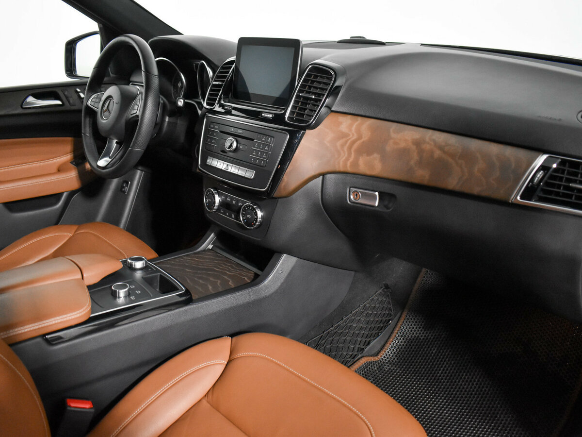 Mercedes-Benz GLE с пробегом — 2017 год. Фото: #10