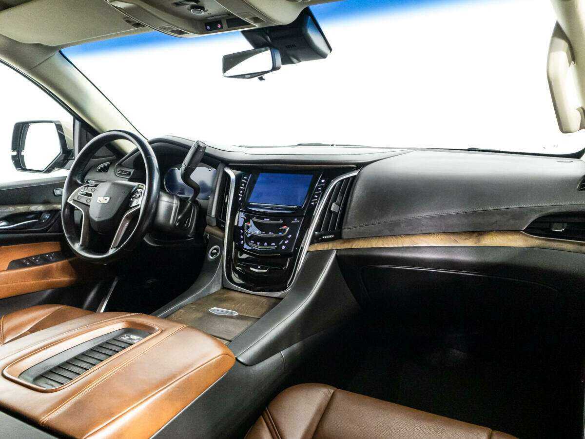 Cadillac Escalade с пробегом — 2018 год. Фото: #8