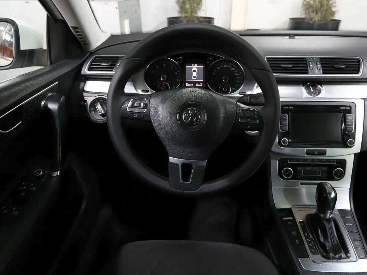 Volkswagen Passat с пробегом — 2011 год. Фото: #13