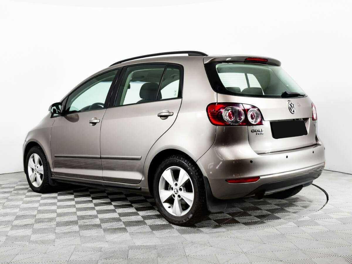 Volkswagen Golf Plus с пробегом — 2011 год. Фото: #6