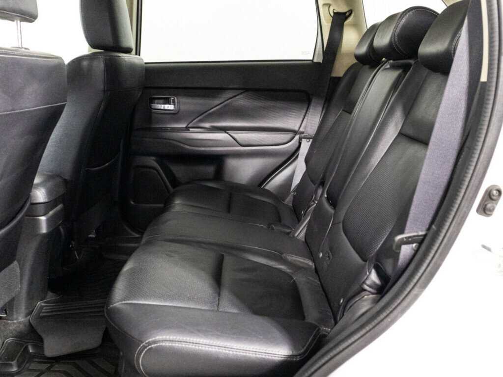 Mitsubishi Outlander с пробегом — 2016 год. Фото: #9