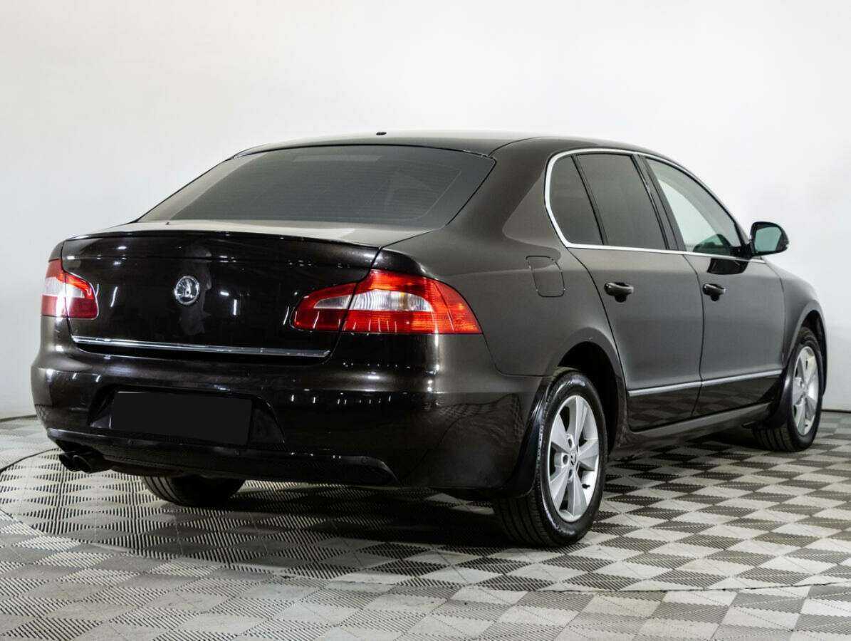 Skoda Superb с пробегом — 2012 год. Фото: #4