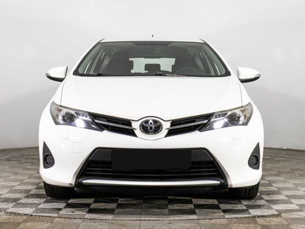 Toyota Auris с пробегом — 2014 год. Фото: #1