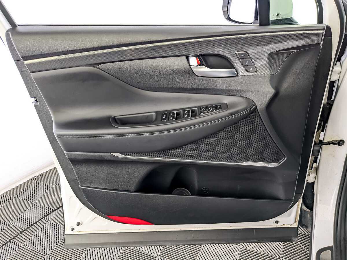 Hyundai Santa Fe с пробегом — 2022 год. Фото: #13