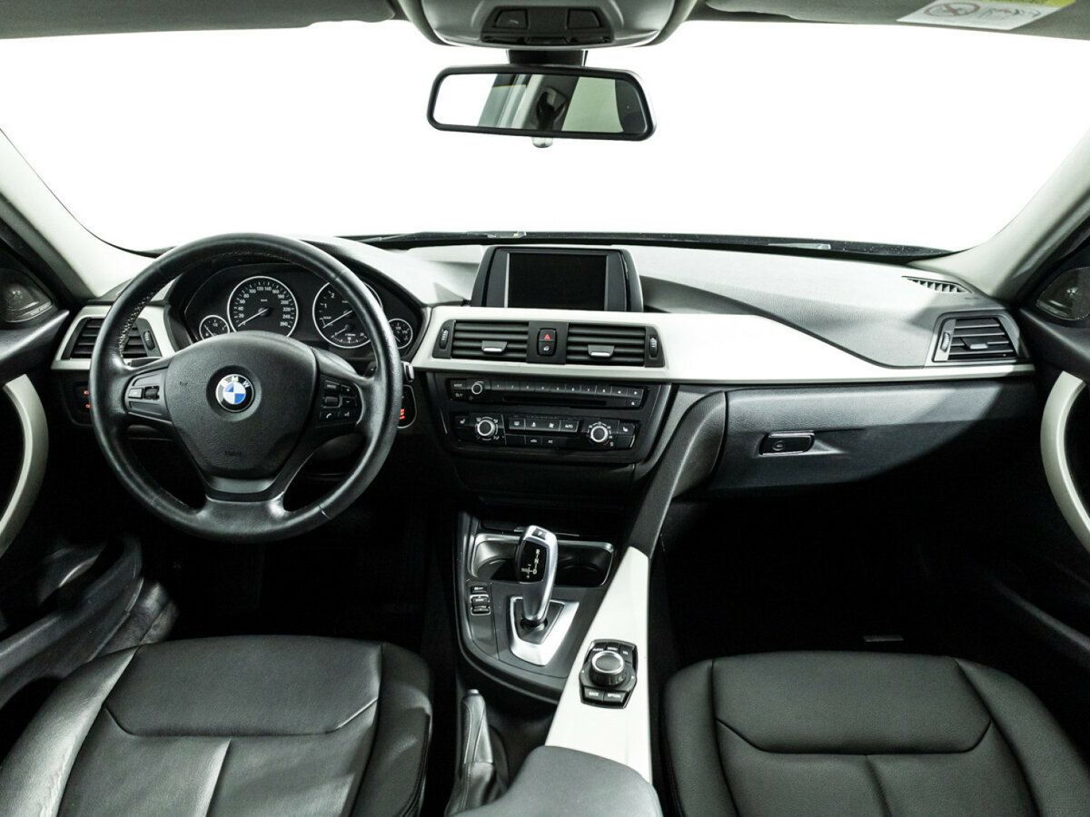 BMW 3 серии с пробегом — 2015 год. Фото: #12