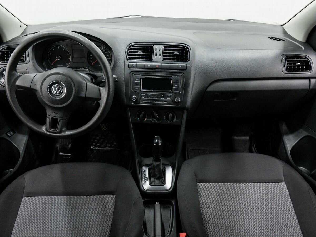 Volkswagen Polo с пробегом — 2011 год. Фото: #9
