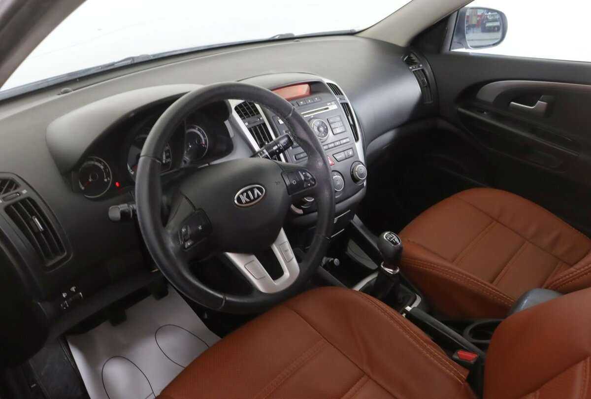 Kia Ceed с пробегом — 2011 год. Фото: #12