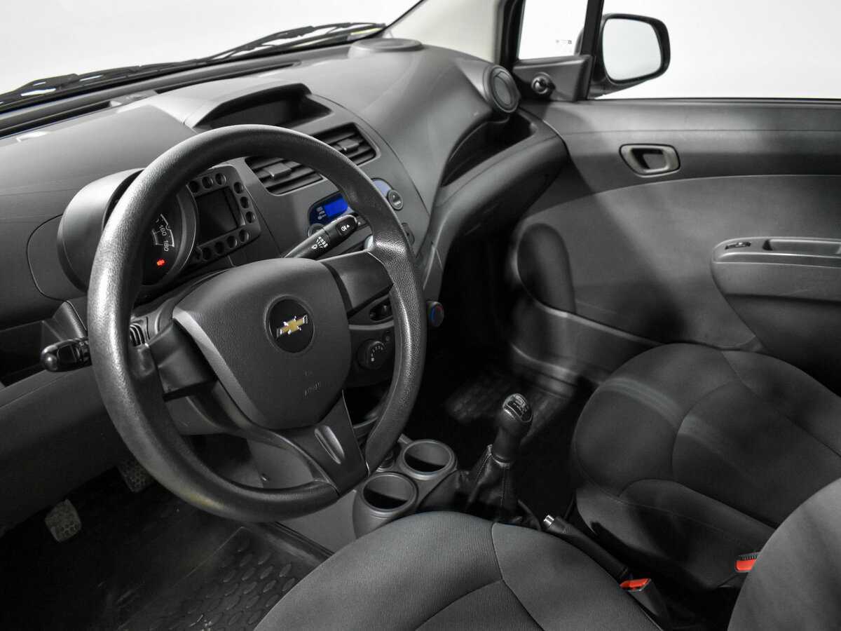 Chevrolet Spark с пробегом — 2011 год. Фото: #8