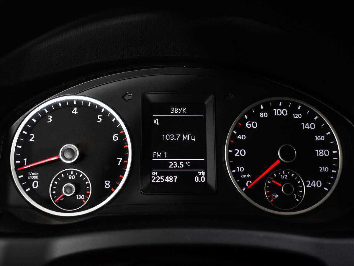 Volkswagen Tiguan с пробегом — 2011 год. Фото: #8