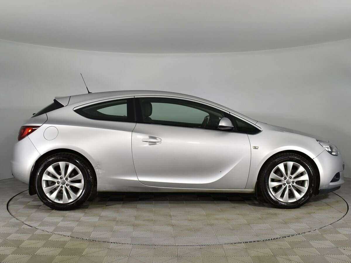 Opel Astra с пробегом — 2013 год. Фото: #4