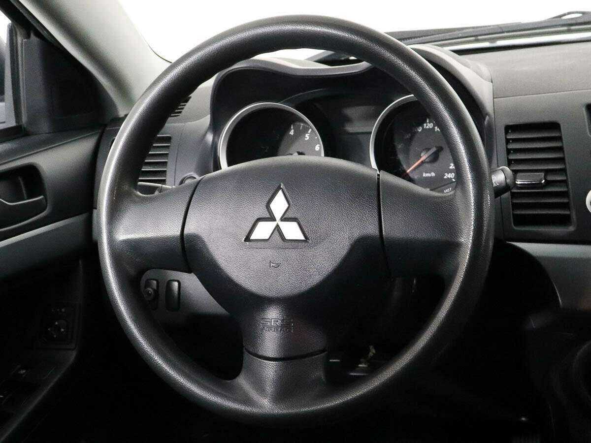 Mitsubishi Lancer с пробегом — 2011 год. Фото: #10
