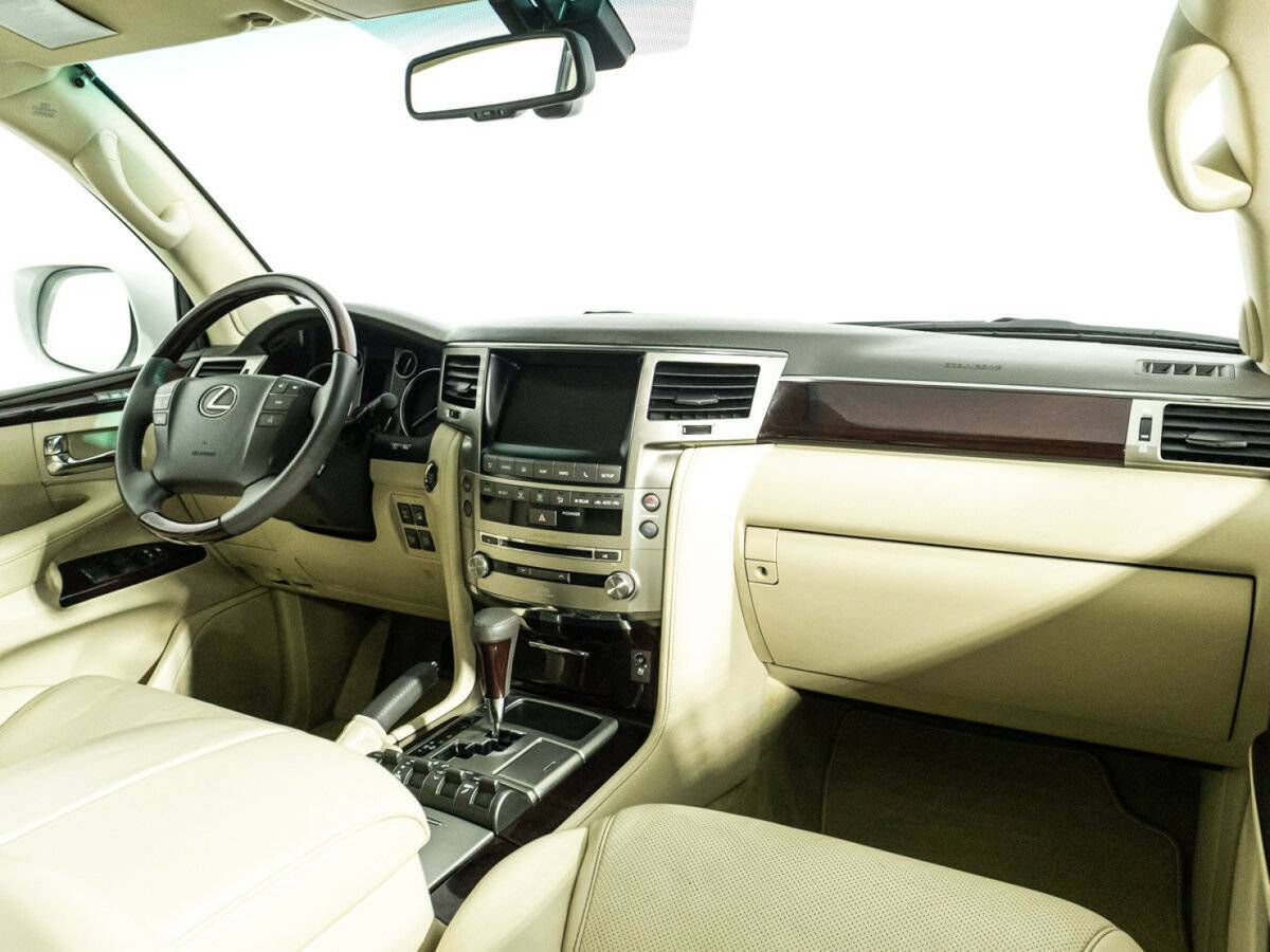 Lexus LX с пробегом — 2013 год. Фото: #8