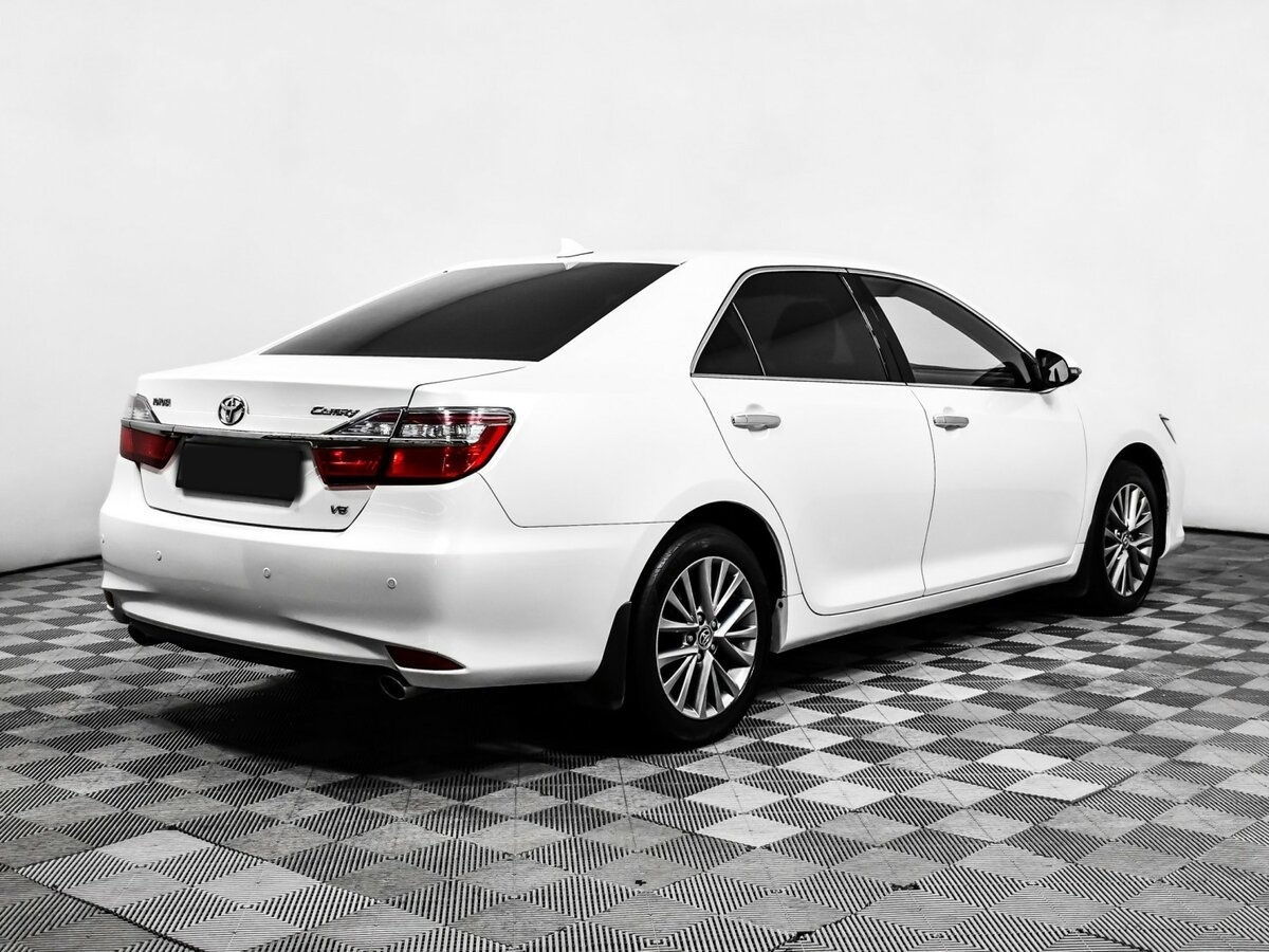 Toyota Camry с пробегом — 2016 год. Фото: #3
