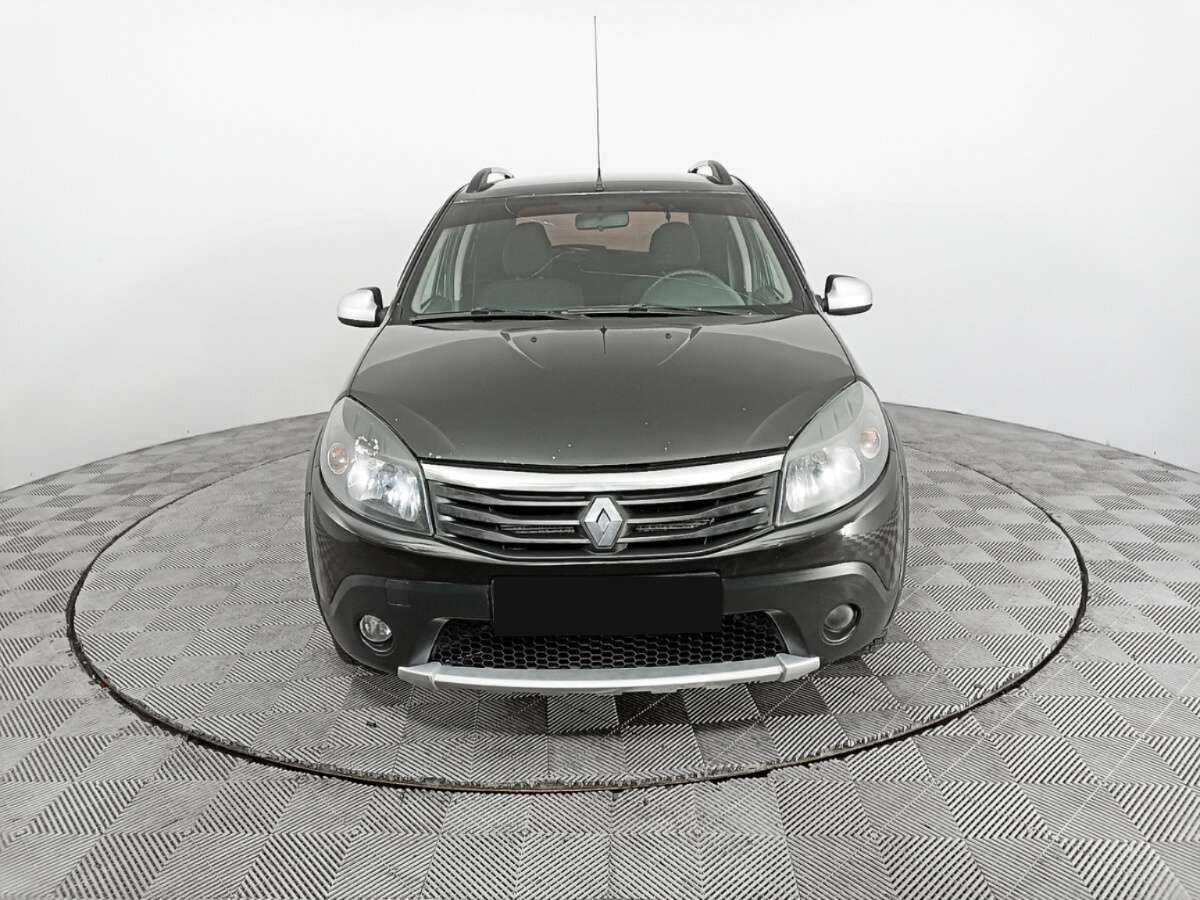 Renault Sandero с пробегом — 2012 год. Фото: #1