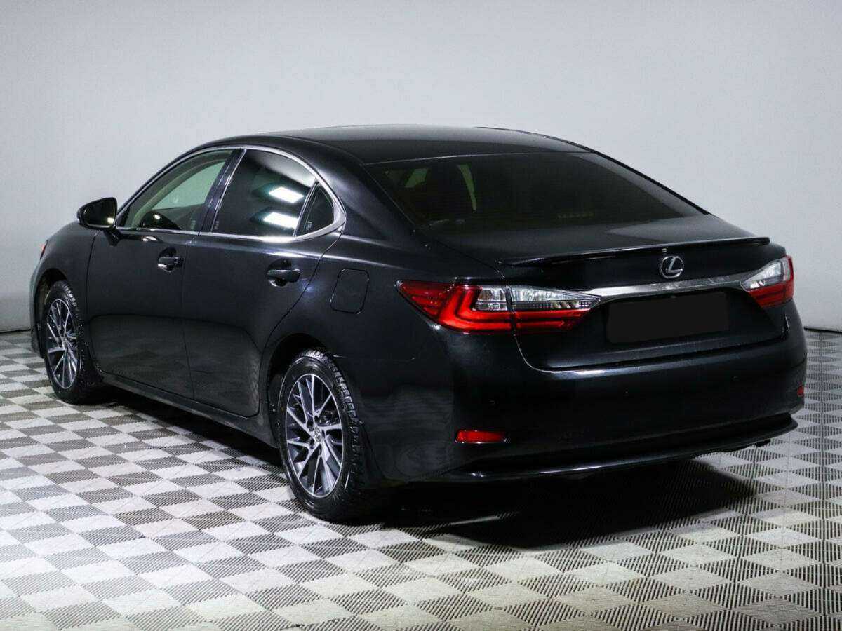 Lexus ES с пробегом — 2016 год. Фото: #4