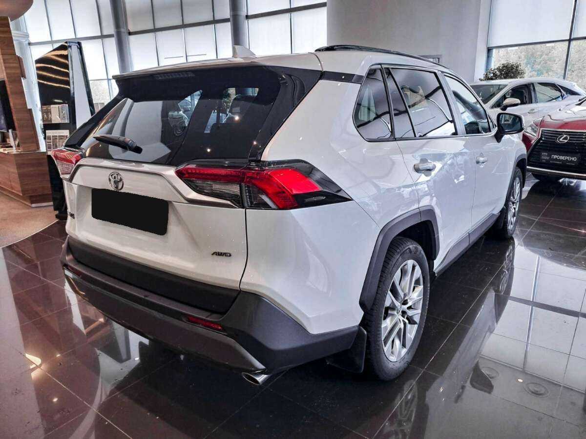 Toyota RAV4 с пробегом — 2021 год. Фото: #4