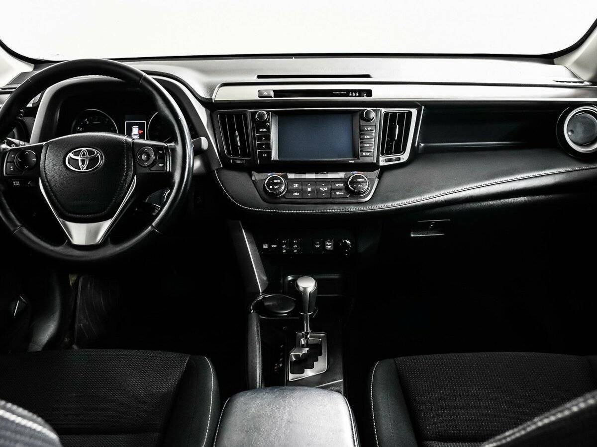Toyota RAV4 с пробегом — 2017 год. Фото: #10