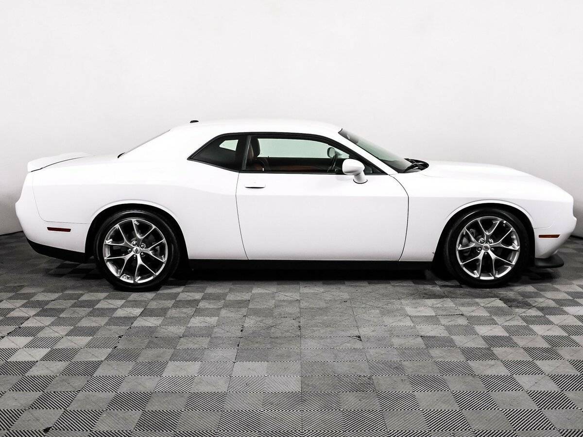Dodge Challenger с пробегом — 2022 год. Фото: #3