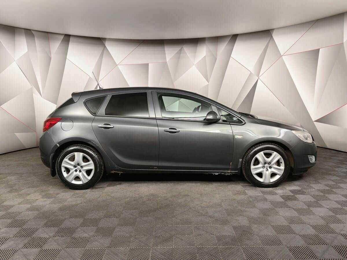 Opel Astra с пробегом — 2011 год. Фото: #5