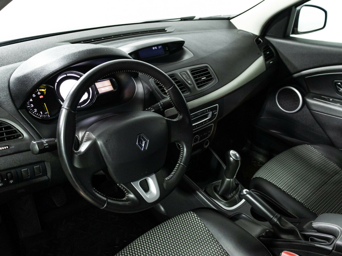 Renault Fluence с пробегом — 2012 год. Фото: #10