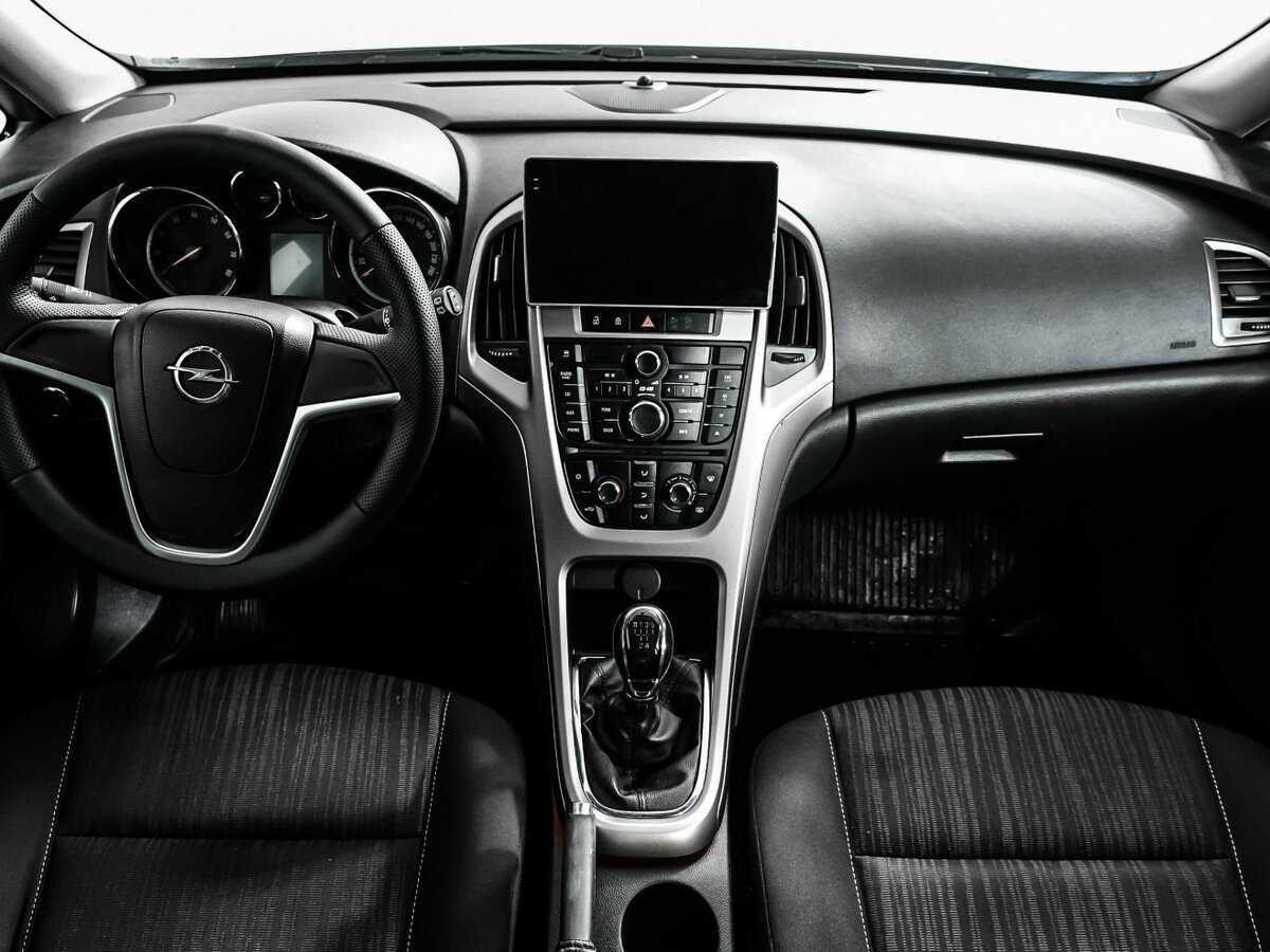 Opel Astra с пробегом — 2011 год. Фото: #10