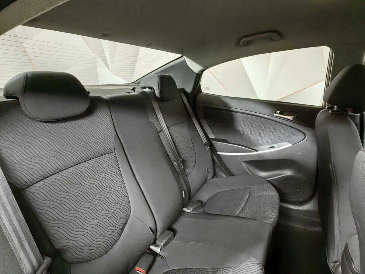 Hyundai Solaris с пробегом — 2011 год. Фото: #12