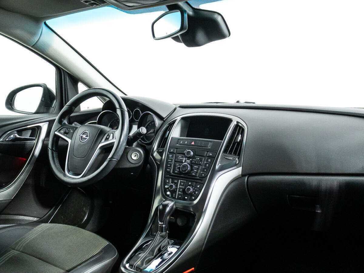 Opel Astra с пробегом — 2010 год. Фото: #8