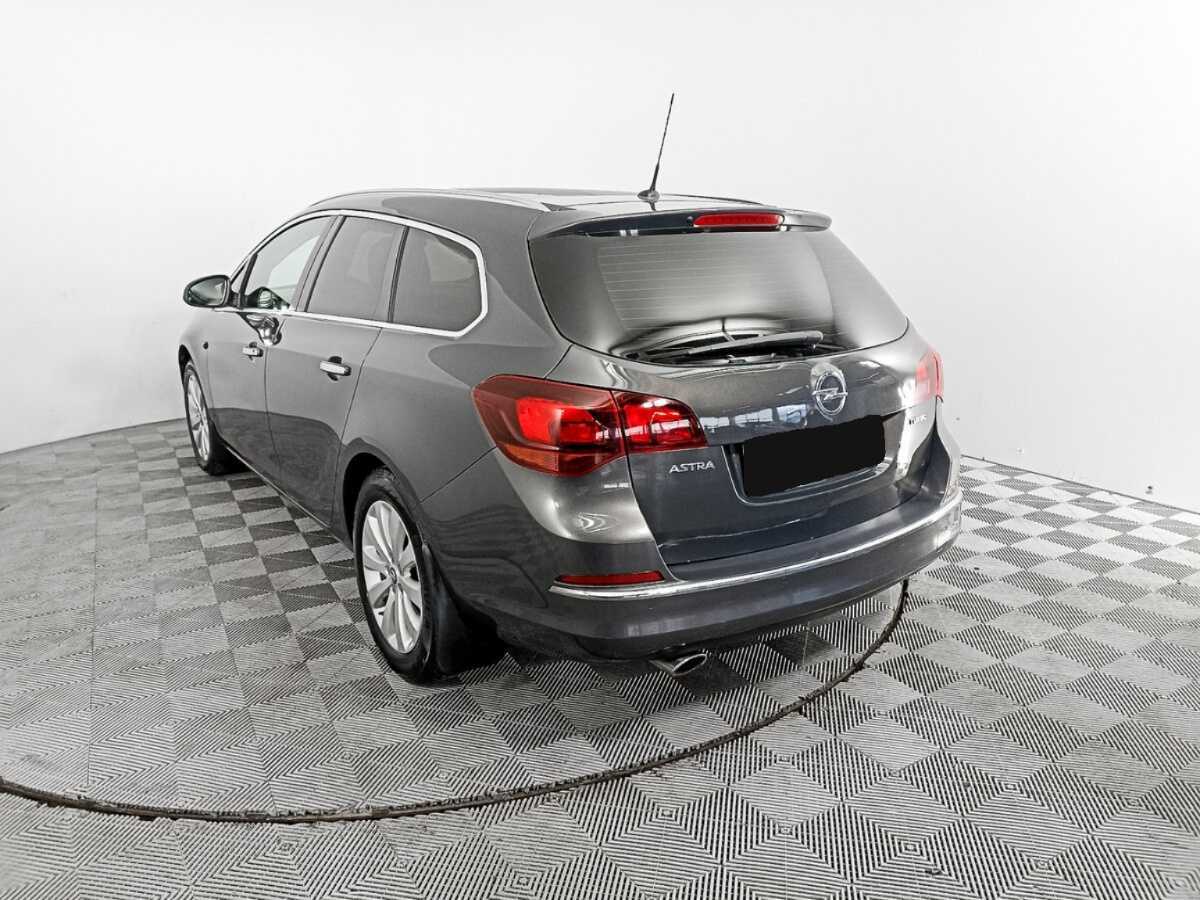 Opel Astra с пробегом — 2013 год. Фото: #6