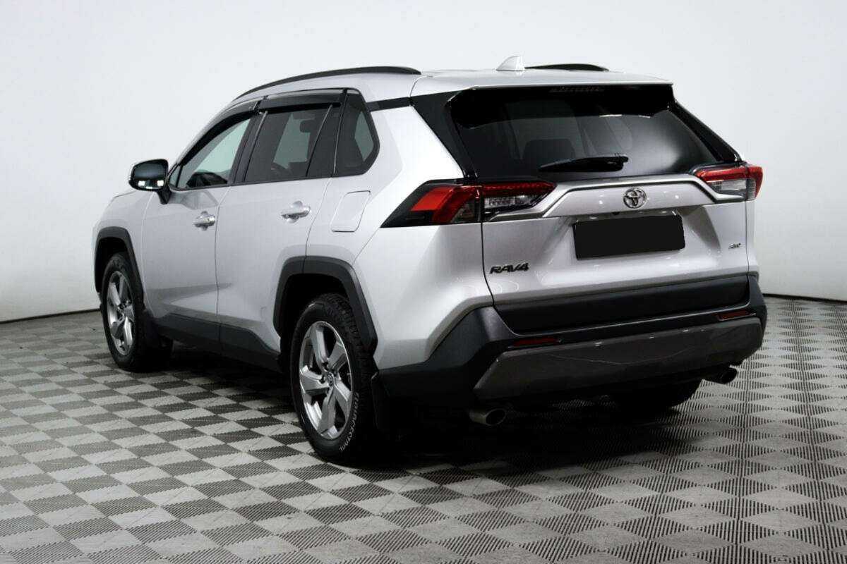 Toyota RAV4 с пробегом — 2021 год. Фото: #6