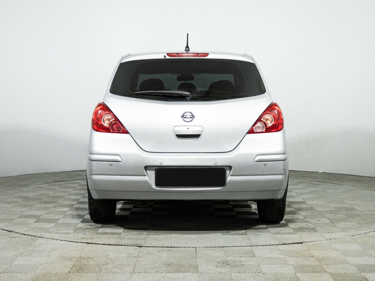 Nissan Tiida с пробегом — 2010 год. Фото: #5