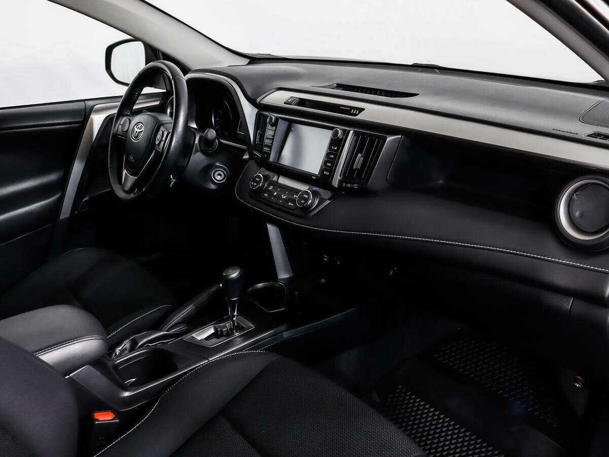 Toyota RAV4 с пробегом — 2016 год. Фото: #9