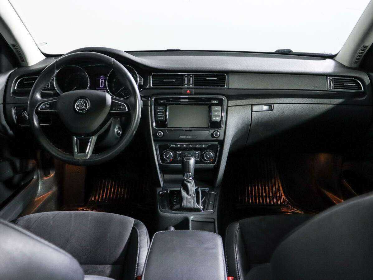 Skoda Superb с пробегом — 2013 год. Фото: #11