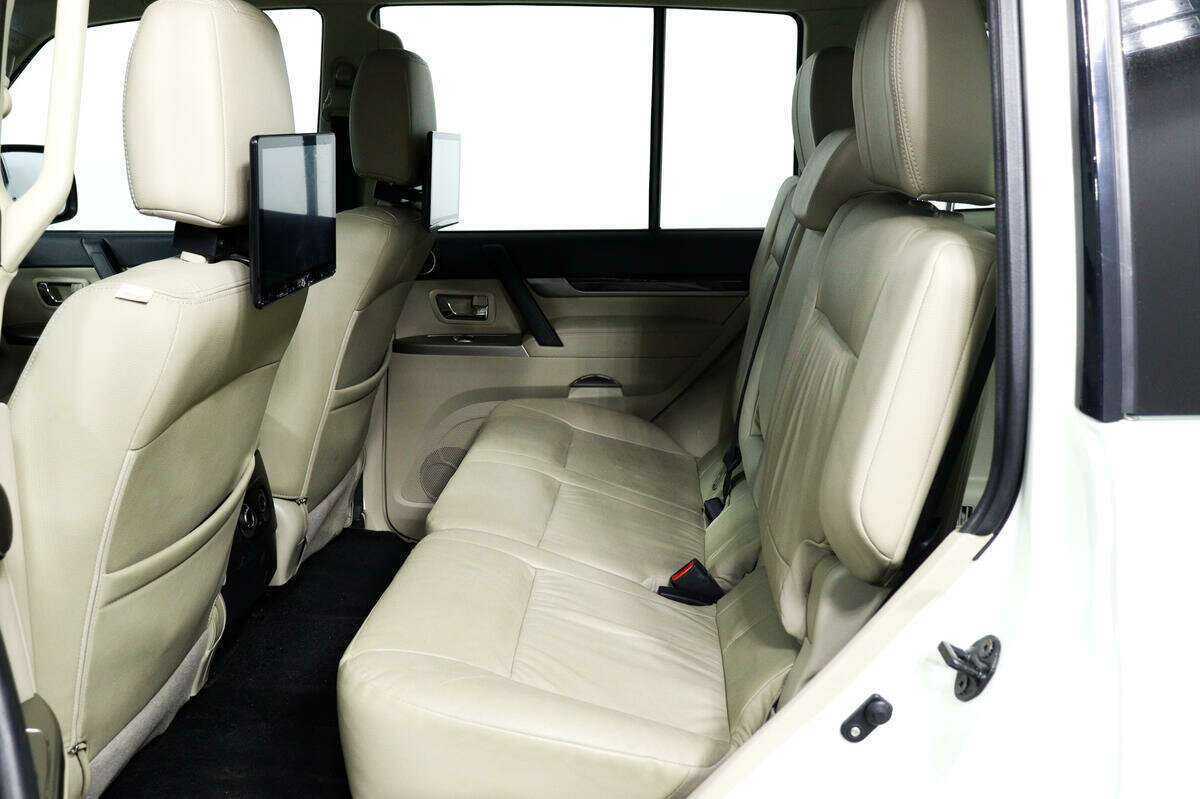 Mitsubishi Pajero с пробегом — 2019 год. Фото: #11