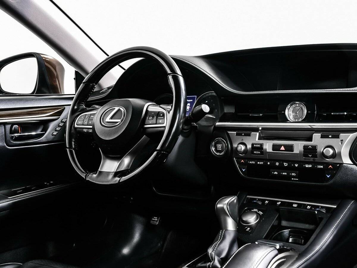 Lexus ES с пробегом — 2016 год. Фото: #8
